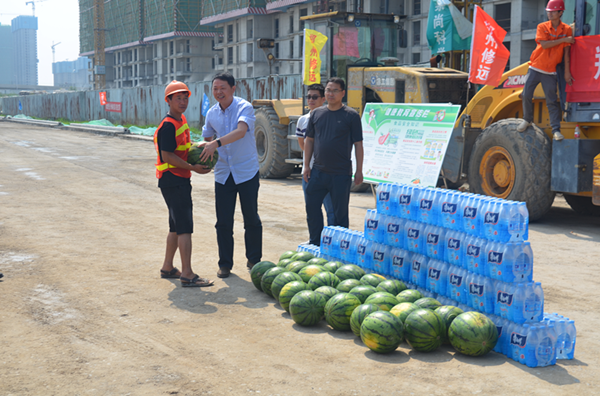 爱游戏官方网站-爱游戏(中国)
开展夏季送清凉慰问市政工程一线活动